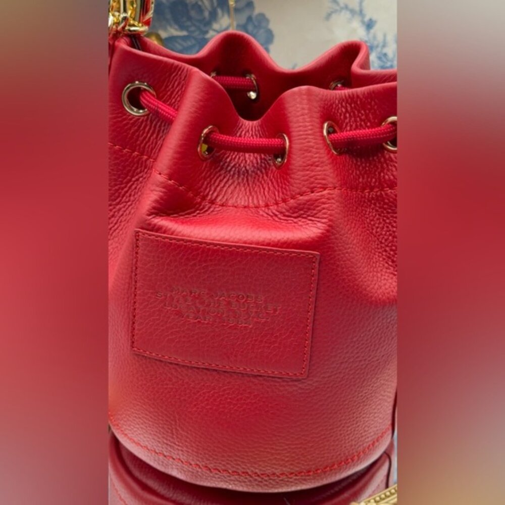 🆕 MARC JACOBS 🧿 NWT The Leather Bucket Bag, Red Leather - Picture 6 of 16